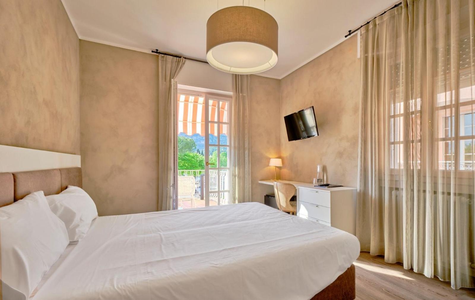 גארדה Hotel Conca D'Oro ***S מראה חיצוני תמונה